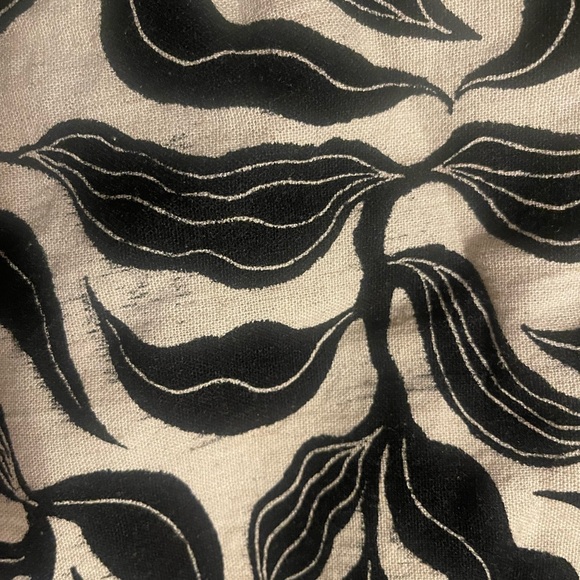 Zara Black and Cream Floral Pattern Shorts - Picture 5 of 5